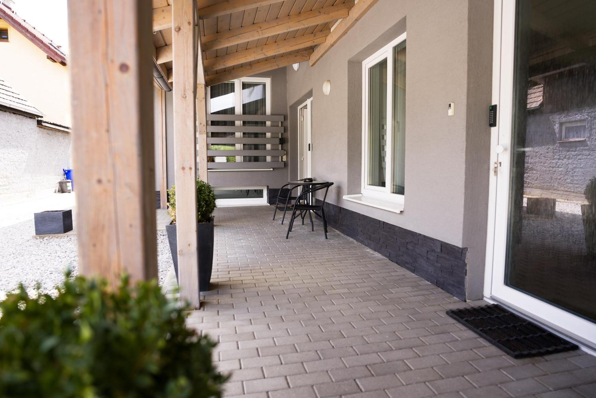 Apartmany Banff Besenova Luaran gambar