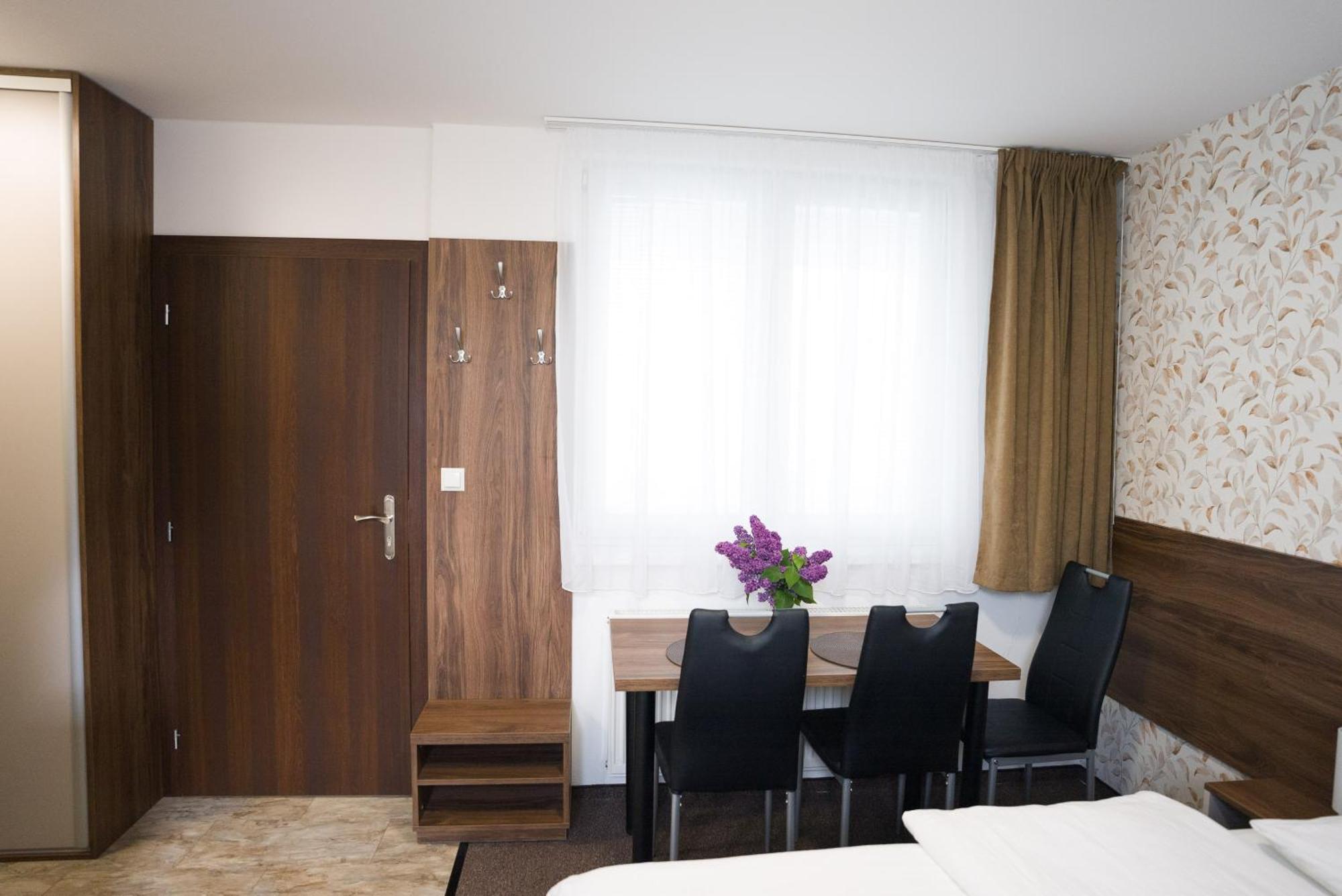Apartmany Banff Besenova Luaran gambar