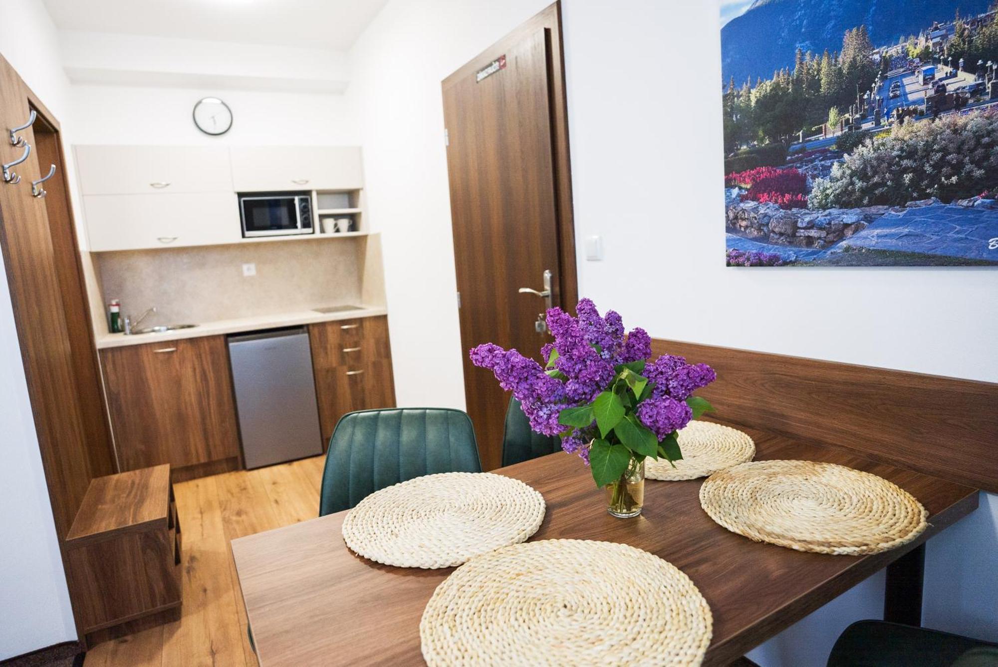 Apartmany Banff Besenova Luaran gambar