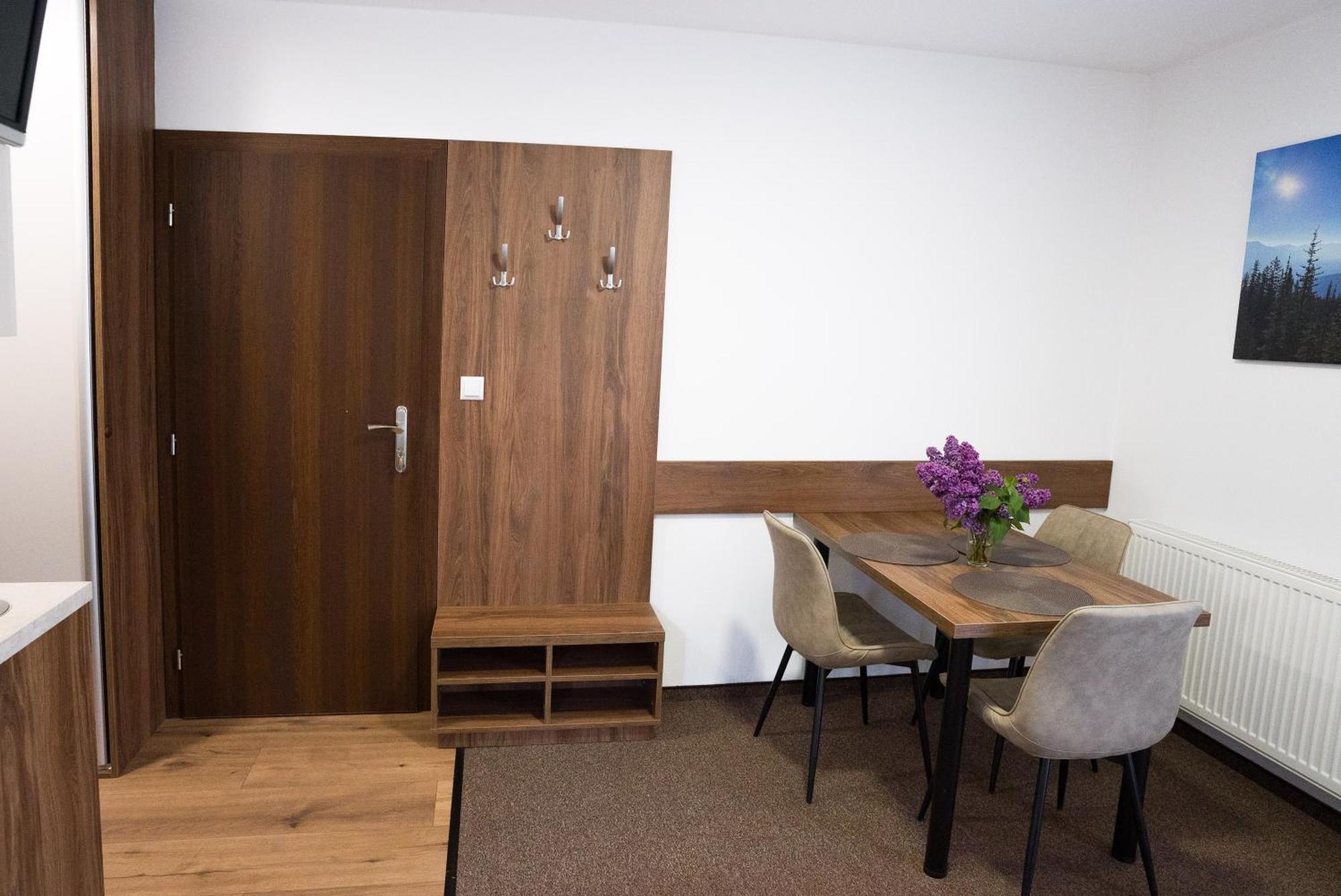 Apartmany Banff Besenova Luaran gambar