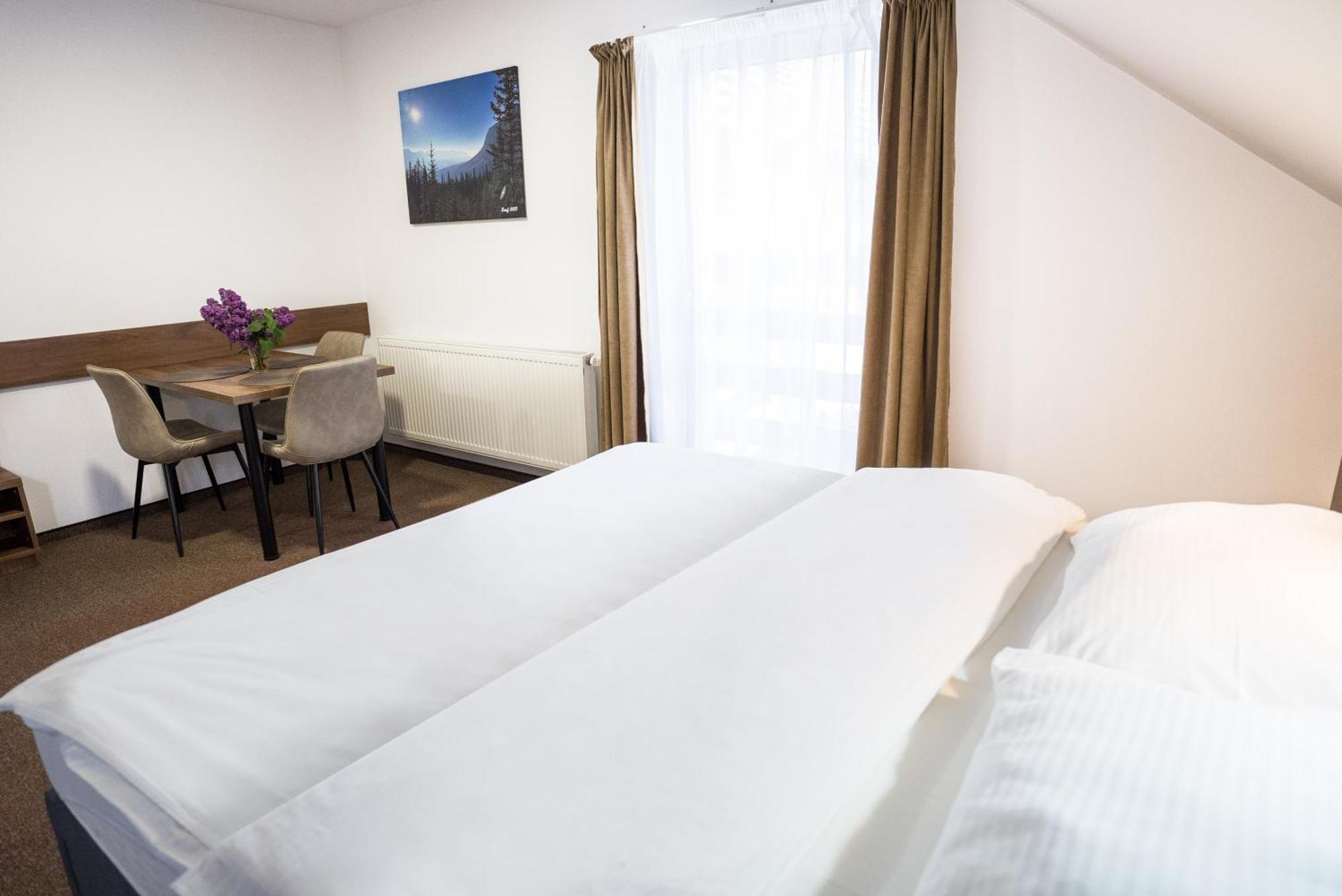 Apartmany Banff Besenova Luaran gambar