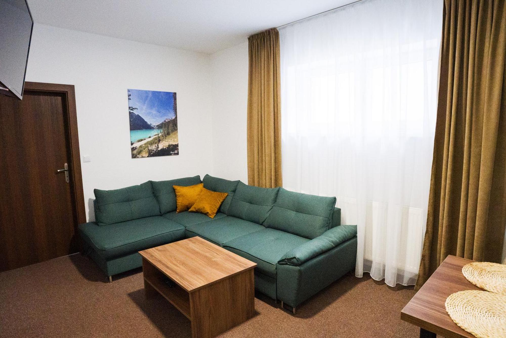 Apartmany Banff Besenova Luaran gambar