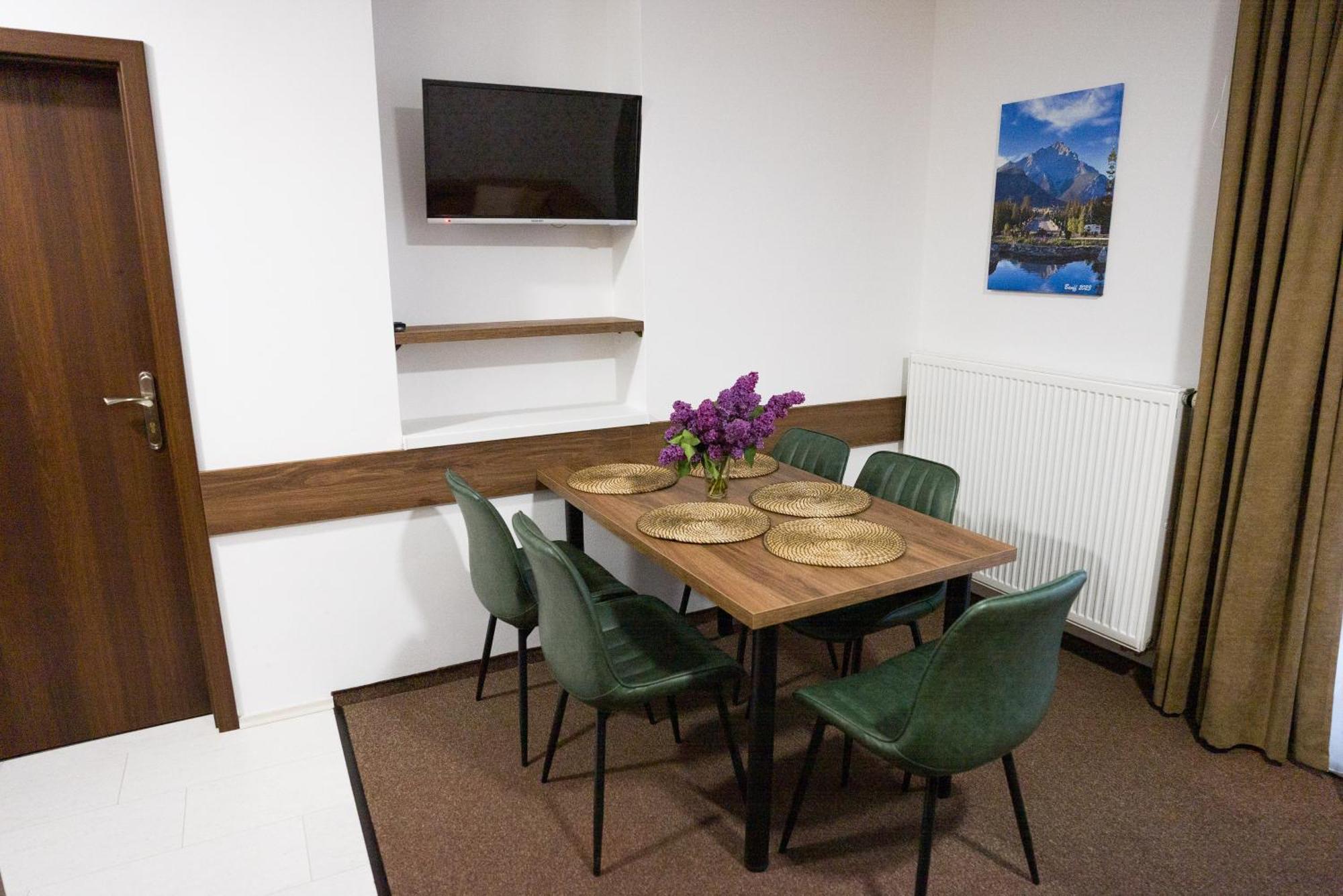 Apartmany Banff Besenova Luaran gambar