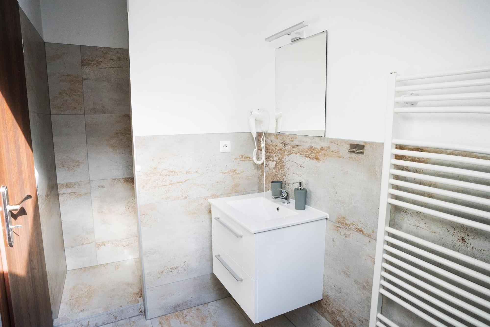 Apartmany Banff Besenova Luaran gambar