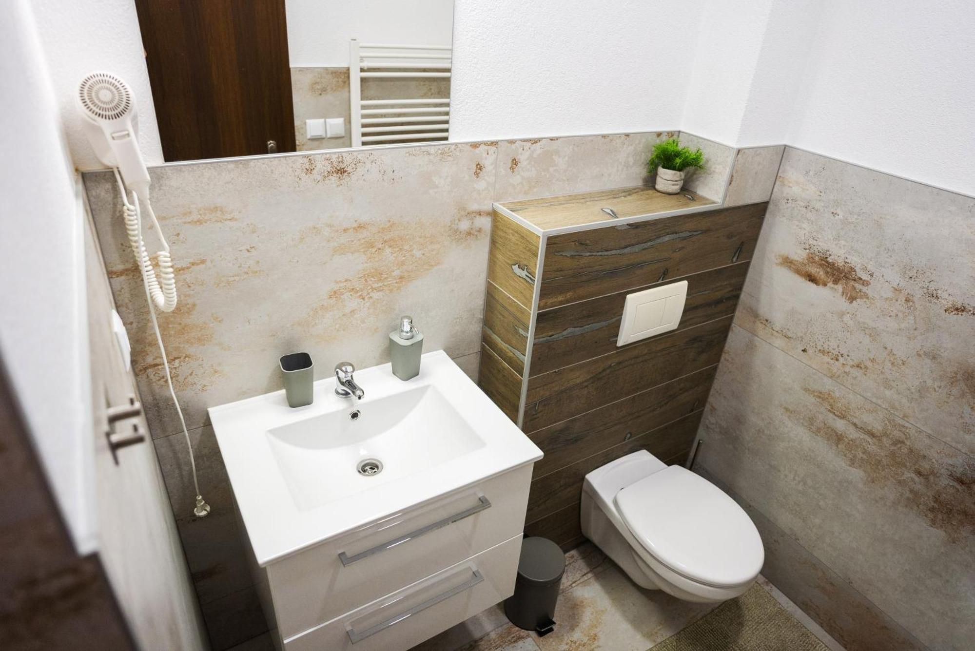 Apartmany Banff Besenova Luaran gambar