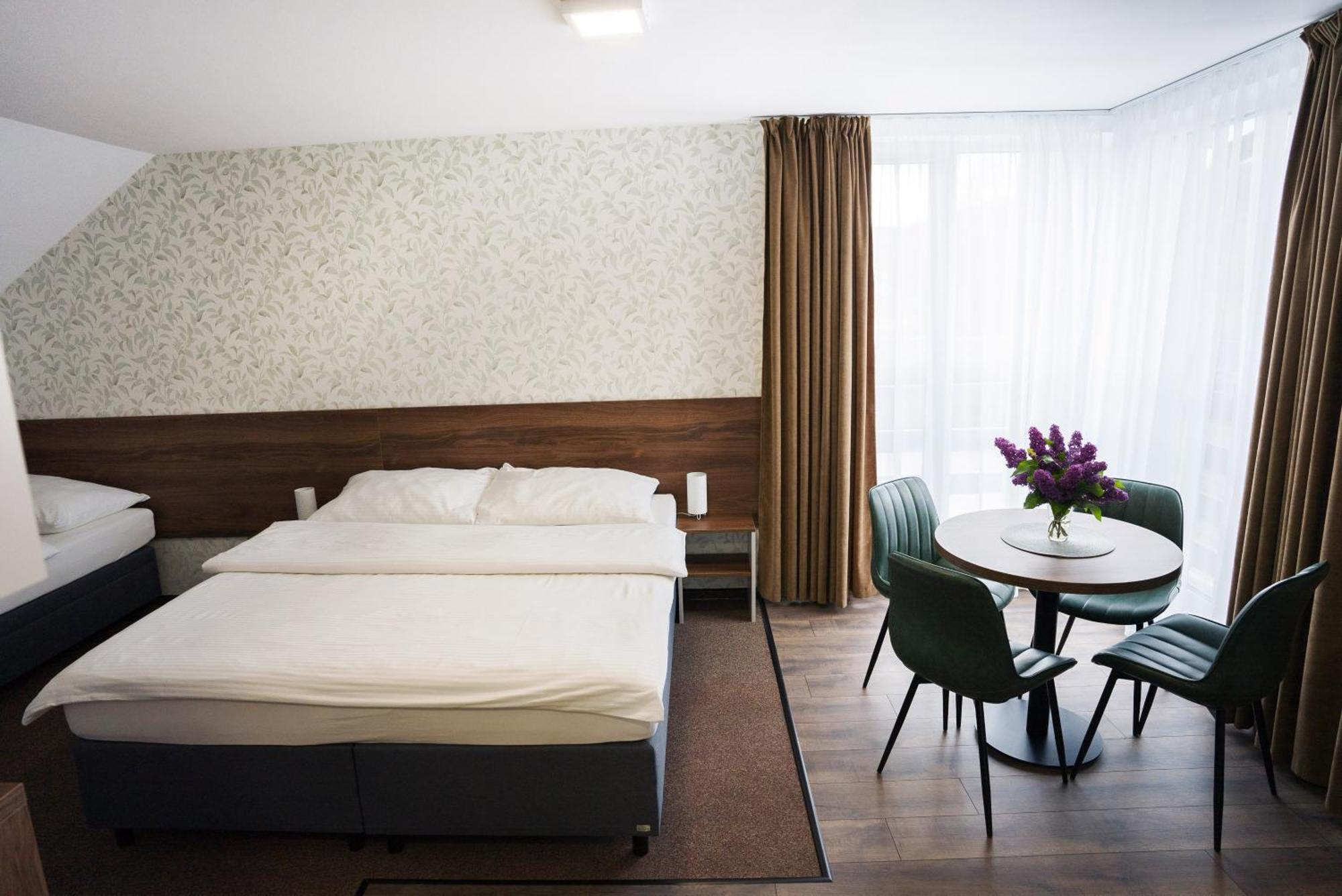 Apartmany Banff Besenova Luaran gambar