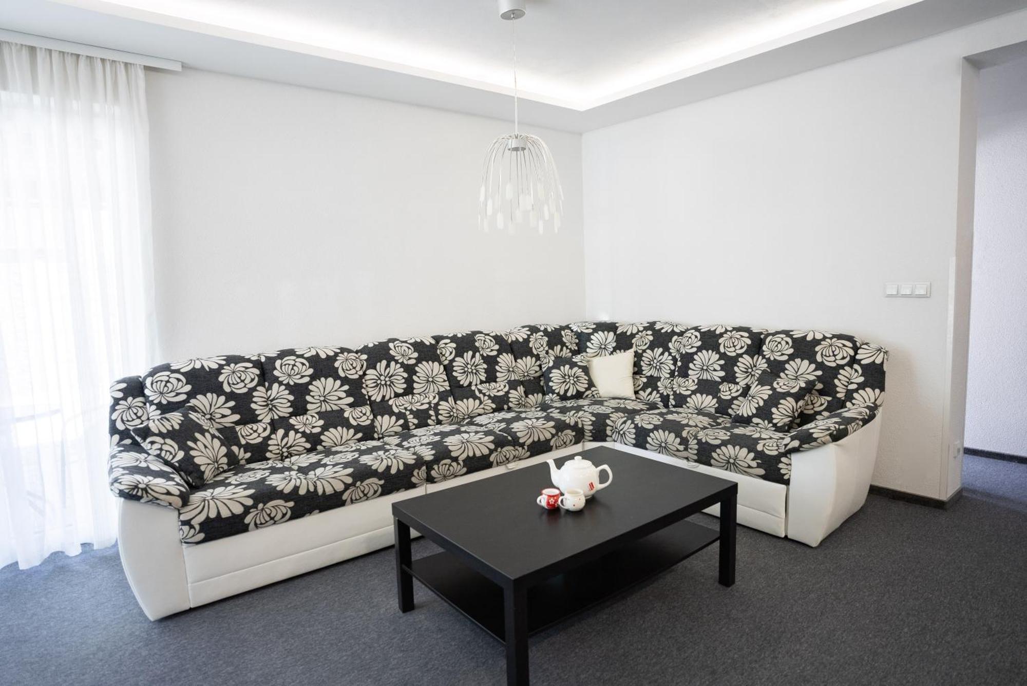 Apartmany Banff Besenova Luaran gambar